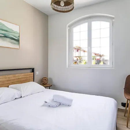 Moderne Avec Piscine, Spa, Boulodrome Et Plancha *