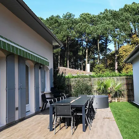 Moderne Avec Piscine, Spa, Boulodrome Et Plancha