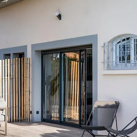 Moderne Avec Piscine, Spa, Boulodrome Et Plancha *