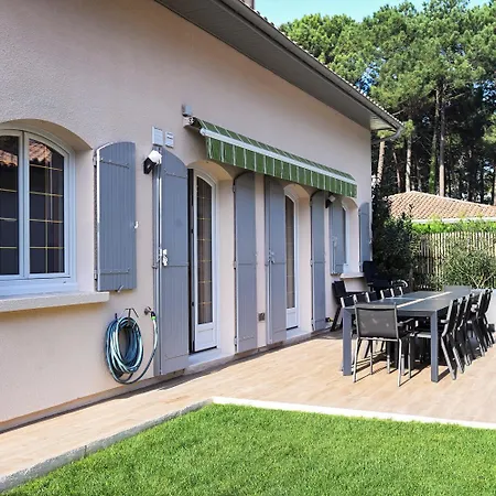 Moderne Avec Piscine, Spa, Boulodrome Et Plancha *